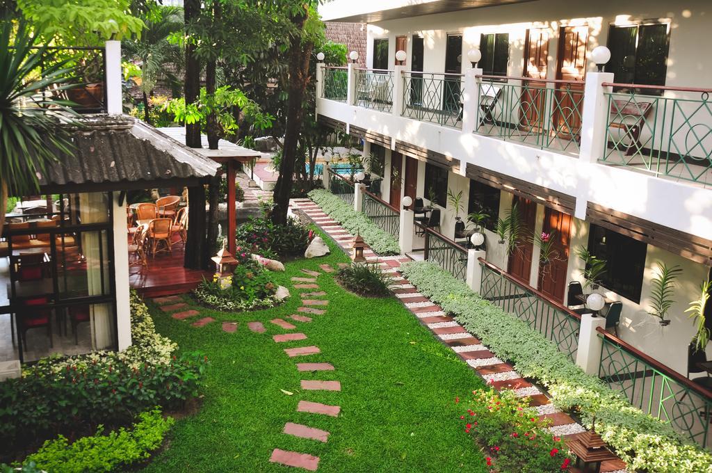 Charlie House Pin Klao Hotel Bangkok Exterior foto