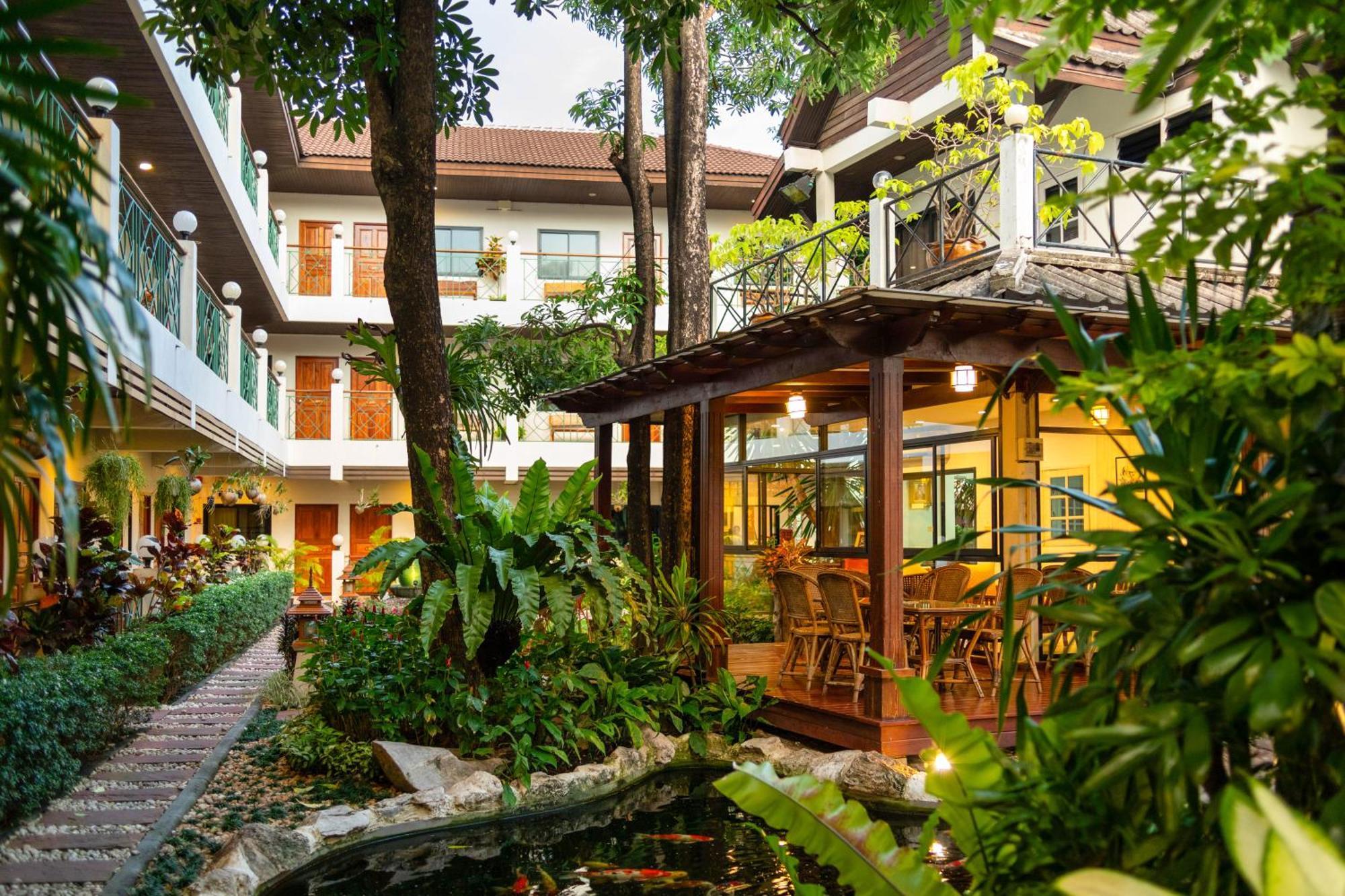 Charlie House Pin Klao Hotel Bangkok Exterior foto