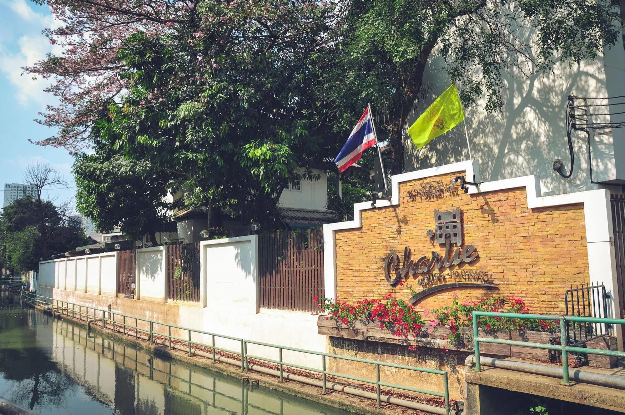 Charlie House Pin Klao Hotel Bangkok Exterior foto