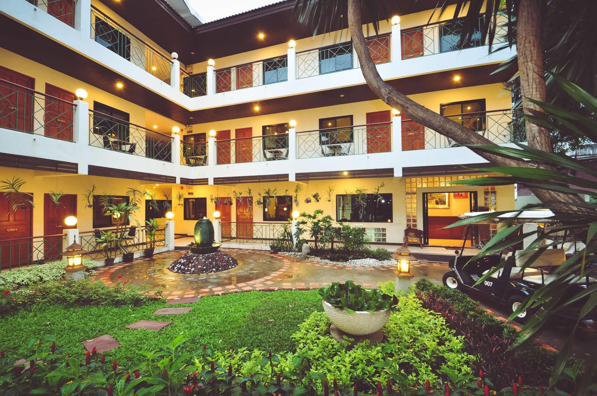 Charlie House Pin Klao Hotel Bangkok Exterior foto