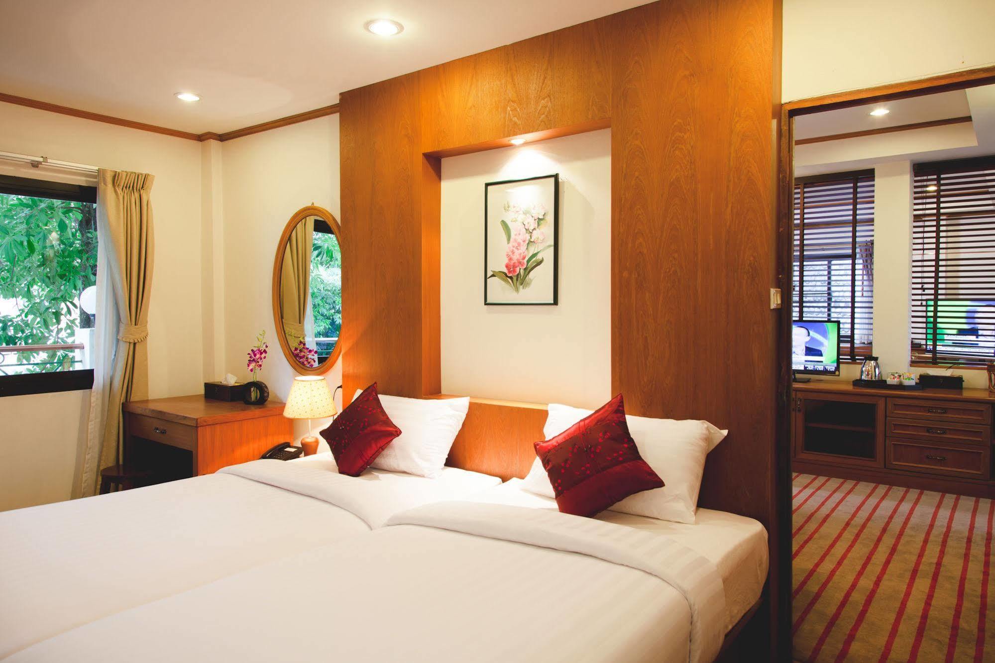 Charlie House Pin Klao Hotel Bangkok Exterior foto